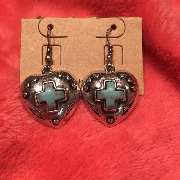 🆕Cute western heart earrings w/Cross NWT - Picture 5 of 5